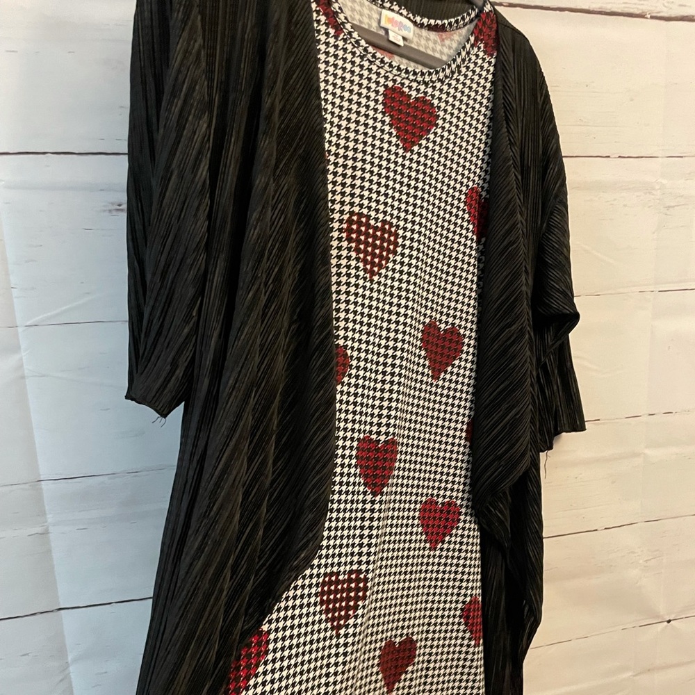 Lularoe Houndstooth Jessie (M) and Sm Shirley